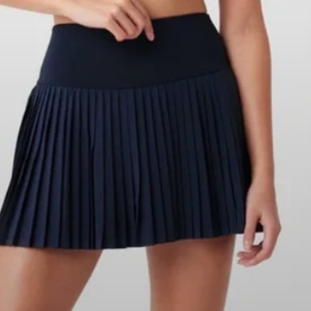 Alo yoga grand slam navy tennis skirt in size medium NWT